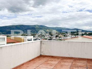 Casa en Venta Cumbayá, 252m2, 3 dormitorios dentro de Conjunto Privado
