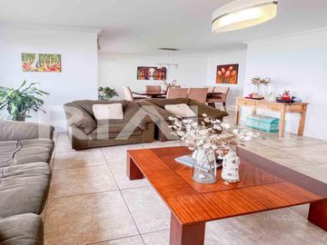 Casa en Venta Cumbayá, 252m2, 3 dormitorios dentro de Conjunto Privado