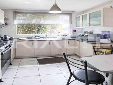 Casa en Venta Cumbayá, 252m2, 3 dormitorios dentro de Conjunto Privado