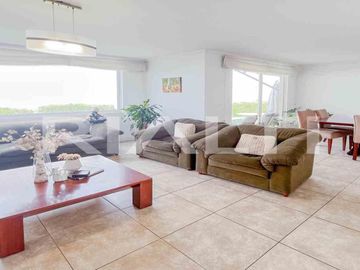 Casa en Venta Cumbayá, 252m2, 3 dormitorios dentro de Conjunto Privado