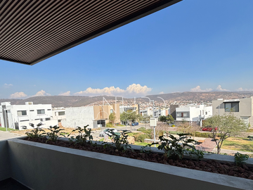 CASA EN VENTA 4 RECÁMARAS UNA EN PLANTA BAJA  EN LOMAS DEL MOLINO