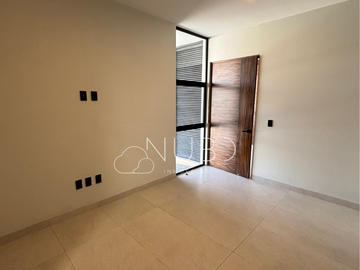 CASA EN VENTA 4 RECÁMARAS UNA EN PLANTA BAJA  EN LOMAS DEL MOLINO
