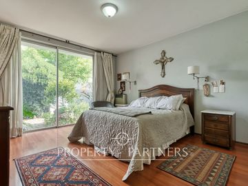 Luminosa y cómoda en sector residencial cercana a colegio Tabancura