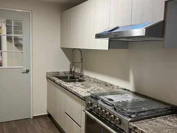 CASA EN VENTA EN PUERTA DEL SOL!