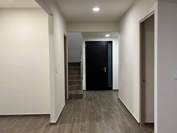 CASA EN VENTA EN PUERTA DEL SOL!
