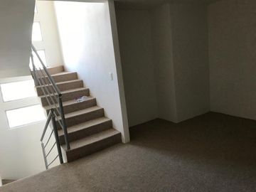 CASA EN VENTA EN PUERTA DEL SOL!