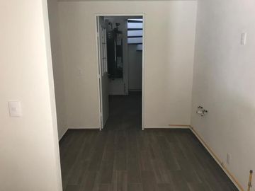 CASA EN VENTA EN PUERTA DEL SOL!