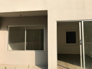 CASA EN VENTA EN PUERTA DEL SOL!