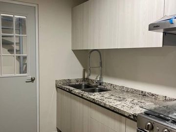 CASA EN VENTA EN PUERTA DEL SOL!