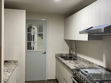 CASA EN VENTA EN PUERTA DEL SOL!