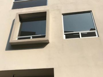 CASA EN VENTA EN PUERTA DEL SOL!