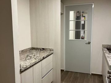 CASA EN VENTA EN PUERTA DEL SOL!