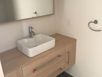 CASA EN VENTA EN PUERTA DEL SOL!