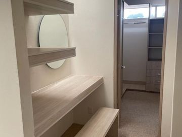 CASA EN VENTA EN PUERTA DEL SOL!