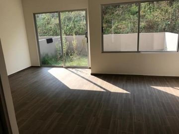 CASA EN VENTA EN PUERTA DEL SOL!