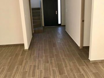 CASA EN VENTA EN PUERTA DEL SOL!