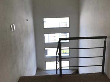 CASA EN VENTA EN PUERTA DEL SOL!