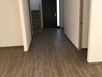 CASA EN VENTA EN PUERTA DEL SOL!