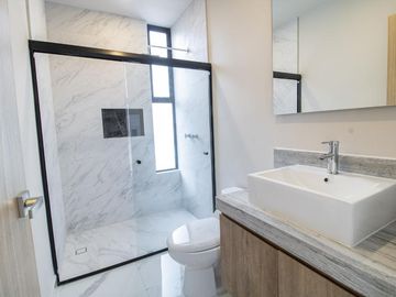 CASA NUEVA EN RESIDENCIAL VIA CUMBRES EN VENTA EN CANCUN COLDWELL BANKER