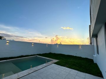 Casa de 4 habitaciones en venta en Privada residencial Zentura Cholul Mérida