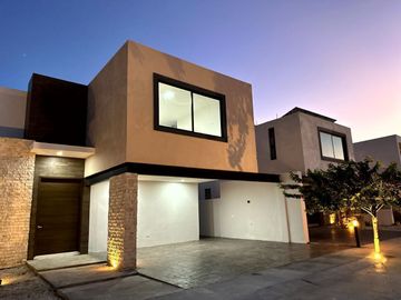 Casa de 4 habitaciones en venta en Privada residencial Zentura Cholul Mérida