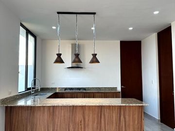 Casa de 4 habitaciones en venta en Privada residencial Zentura Cholul Mérida