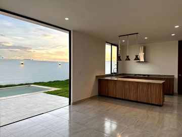 Casa de 4 habitaciones en venta en Privada residencial Zentura Cholul Mérida