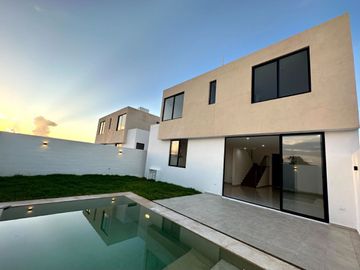 Casa de 4 habitaciones en venta en Privada residencial Zentura Cholul Mérida