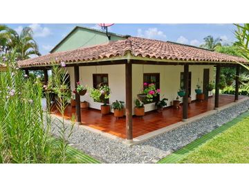Hermosa finca a puerta cerrada en venta - Santa Elena El Cerrito Valle