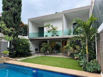Casa en Fraccionamiento en Vista Hermosa, Cuernavaca, Morelos CAEN-1092-Fr*