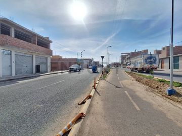 CASA COMERCIAL EN PLENA AV. RAUL PORRAS -TACNA