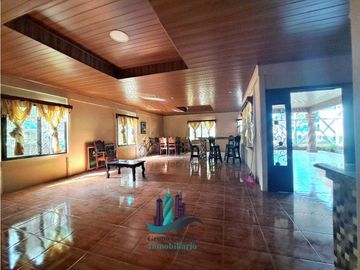 VENDO CASA DE 5 HABITACIONES DE ESQUINA