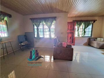 VENDO CASA DE 5 HABITACIONES DE ESQUINA