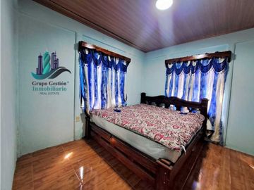 VENDO CASA DE 5 HABITACIONES DE ESQUINA