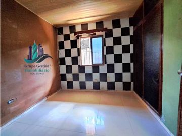 VENDO CASA DE 5 HABITACIONES DE ESQUINA