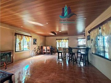 VENDO CASA DE 5 HABITACIONES DE ESQUINA