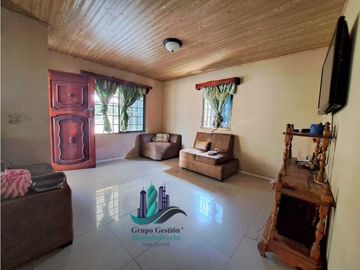 VENDO CASA DE 5 HABITACIONES DE ESQUINA