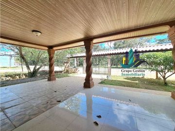 VENDO CASA DE 5 HABITACIONES DE ESQUINA