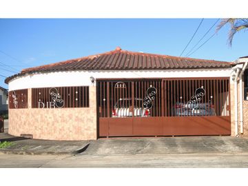 VENTA DE CASA DE ESQUINA EN PACORA