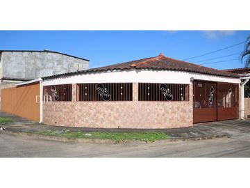 VENTA DE CASA DE ESQUINA EN PACORA