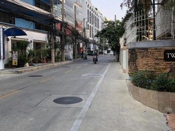6 Bedroom Whole Building for sale in Khlong Toei Nuea, Bangkok