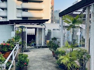 6 Bedroom Whole Building for sale in Khlong Toei Nuea, Bangkok
