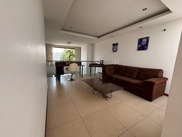 VENDO CASA - 3 DORMITORIOS - CUMBAYA TANDA - SALA DE ESTAR