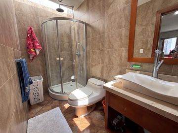 VENDO CASA - 3 DORMITORIOS - CUMBAYA TANDA - SALA DE ESTAR