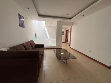 VENDO CASA - 3 DORMITORIOS - CUMBAYA TANDA - SALA DE ESTAR