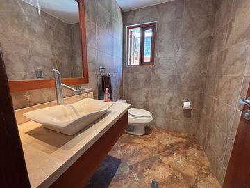 VENDO CASA - 3 DORMITORIOS - CUMBAYA TANDA - SALA DE ESTAR