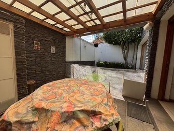VENDO CASA - 3 DORMITORIOS - CUMBAYA TANDA - SALA DE ESTAR
