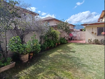 Casa en Venta en Los Naranjos esquina los Cerezos