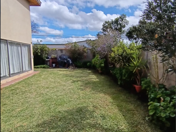 Casa en Venta en Los Naranjos esquina los Cerezos