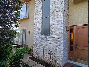 Casa en Venta en Los Naranjos esquina los Cerezos